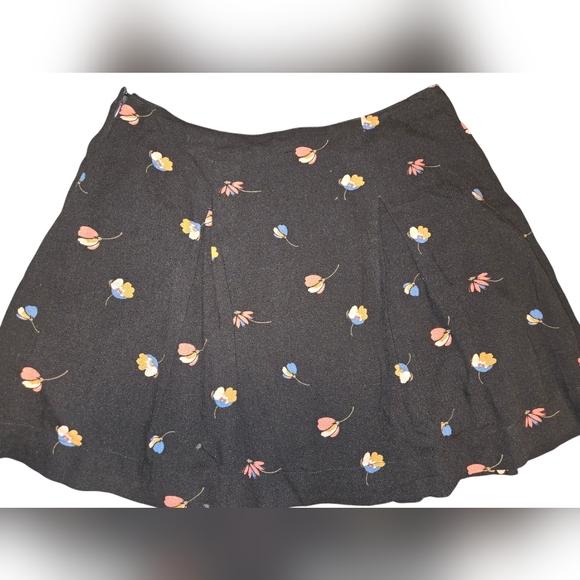 Free People Lovers Lane Black Floral Pleated Academia Mini Skirt Size 10 - Picture 3 of 5